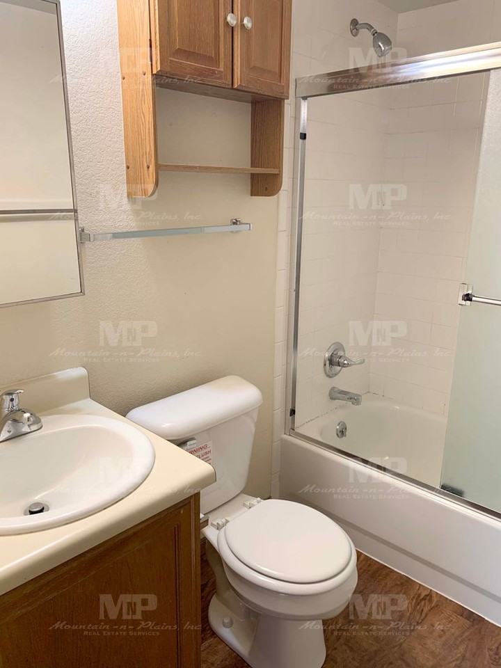 622 S Loomis Ave #A - Photo 7 of 12