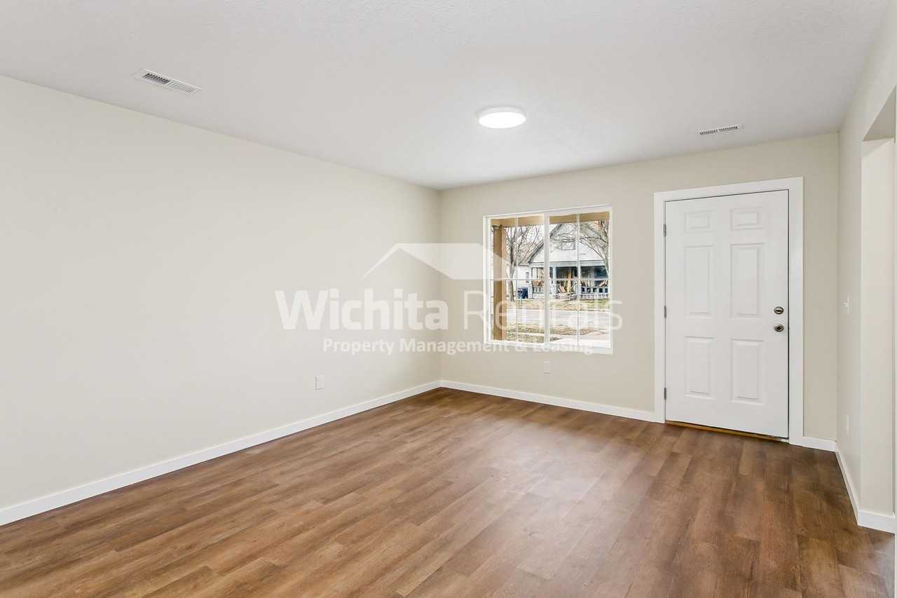 1208 S Pattie St - Photo 2 of 12