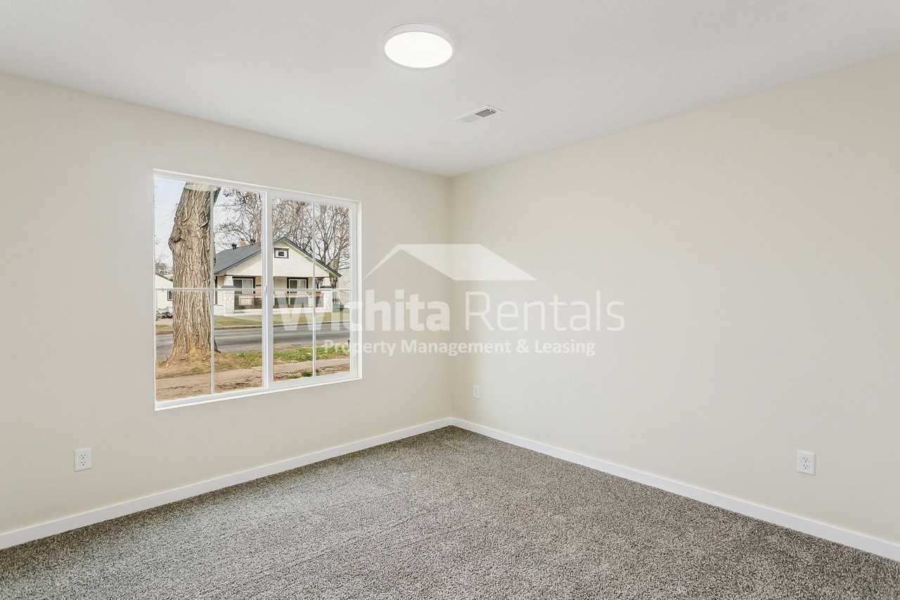 1208 S Pattie St - Photo 3 of 12