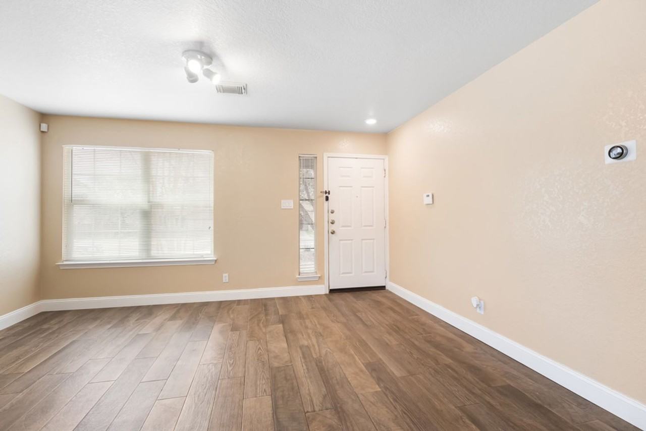 140 Springtree Pkwy - Photo 2 of 25