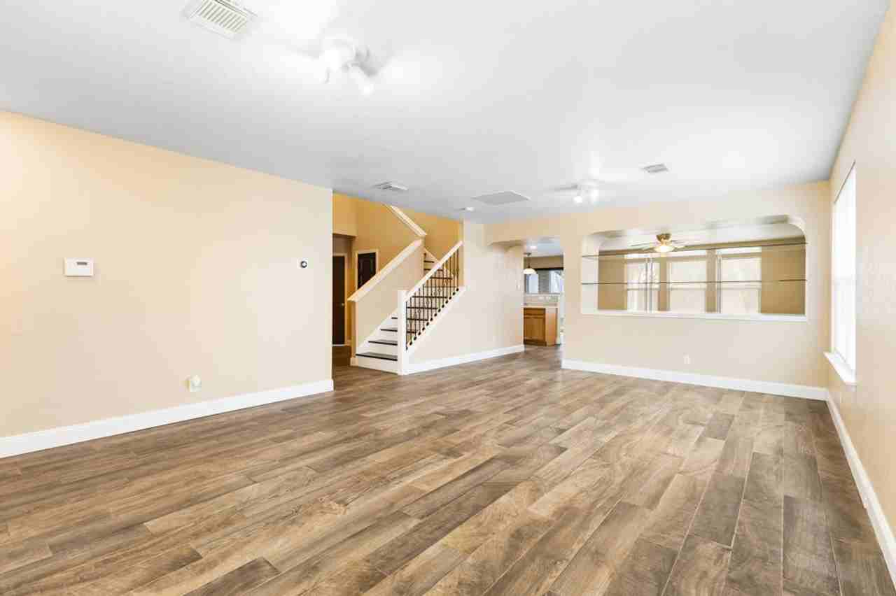 140 Springtree Pkwy - Photo 4 of 25