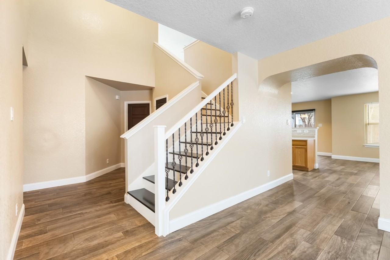 140 Springtree Pkwy - Photo 5 of 25