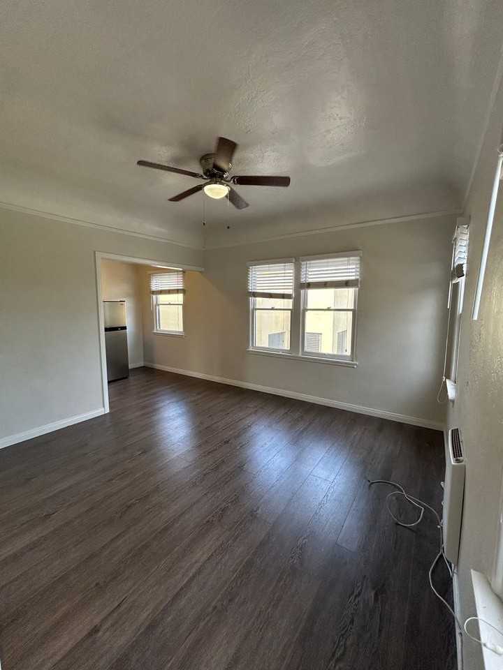 942 Beech Street - Photo 3 of 25