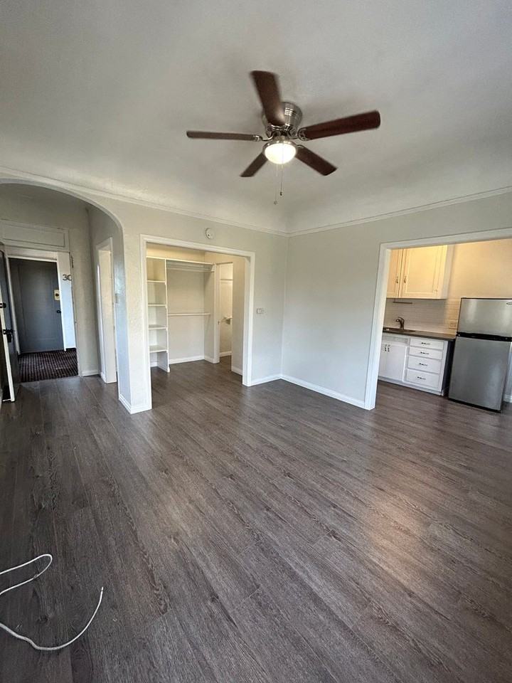 942 Beech Street - Photo 4 of 25