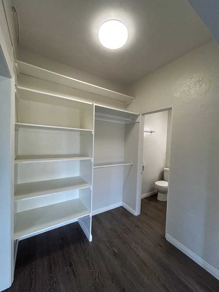 942 Beech Street - Photo 7 of 25