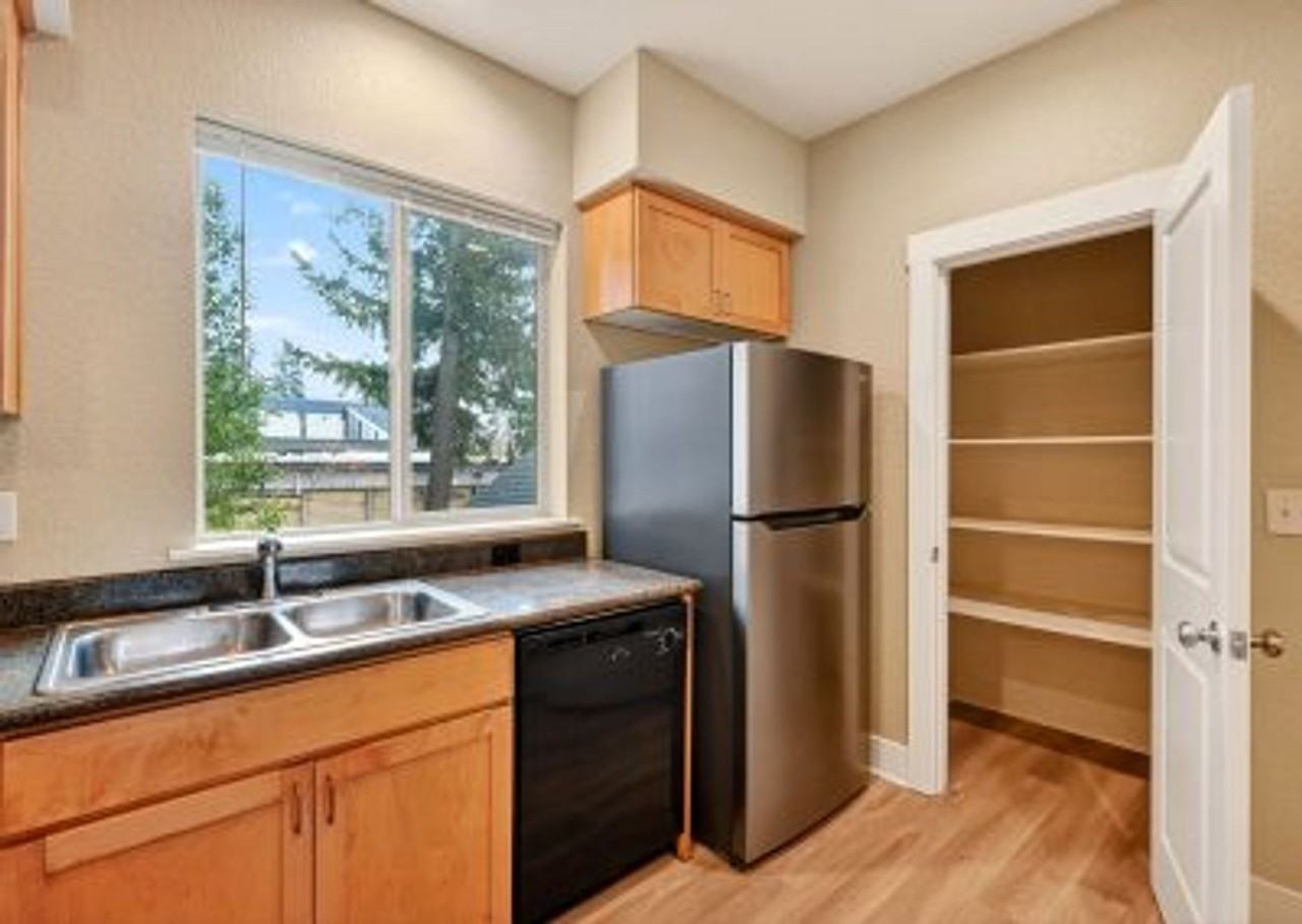 17218 Ne Glisan Street - Photo 2 of 15