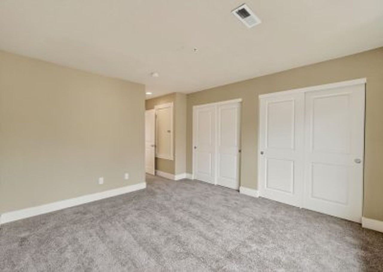 17218 Ne Glisan Street - Photo 6 of 15