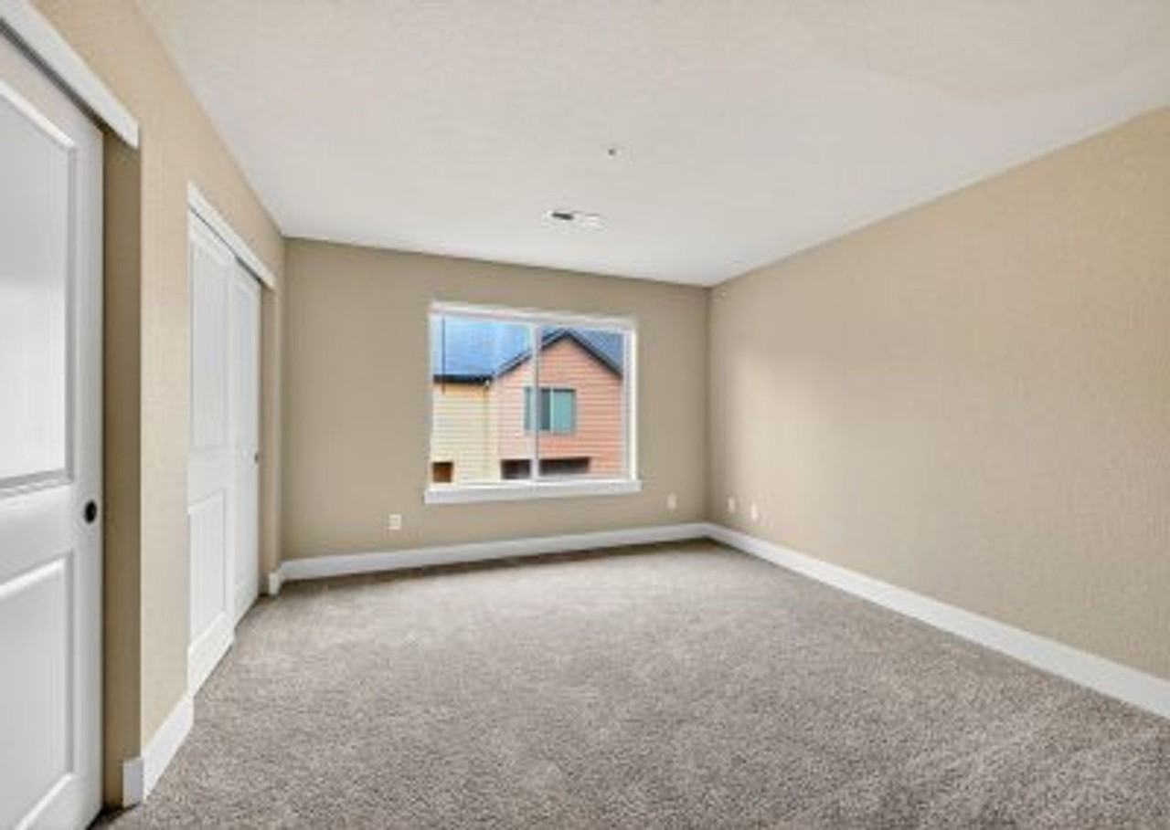 17218 Ne Glisan Street - Photo 7 of 15