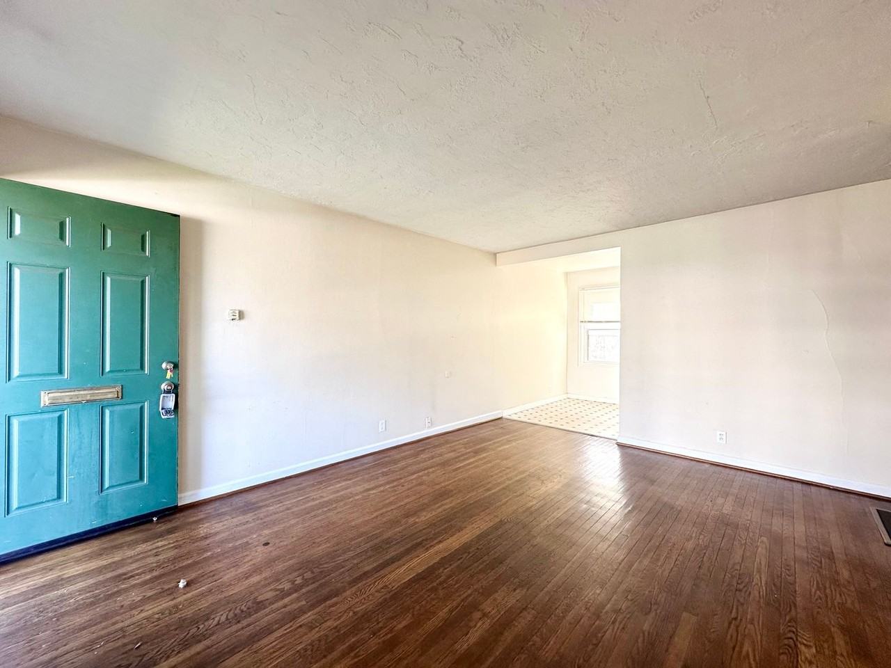 234 N Skidmore St - Photo 2 of 13