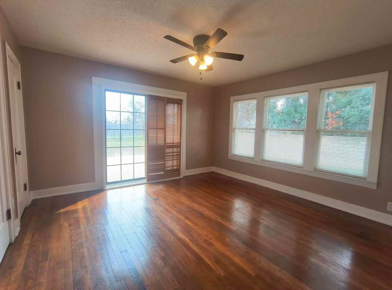 2425 Waco St - Photo 3 of 11