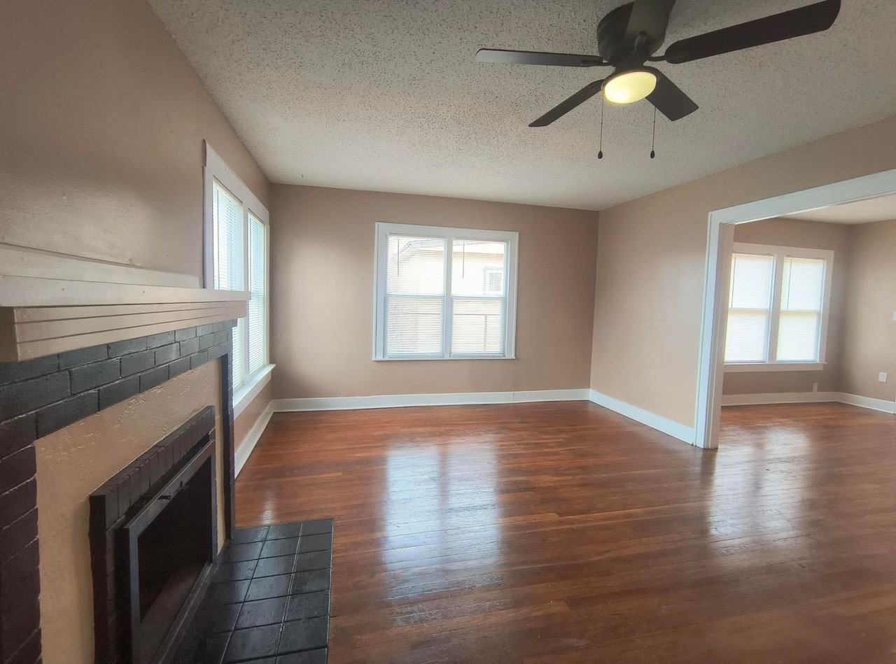 2425 Waco St - Photo 5 of 11