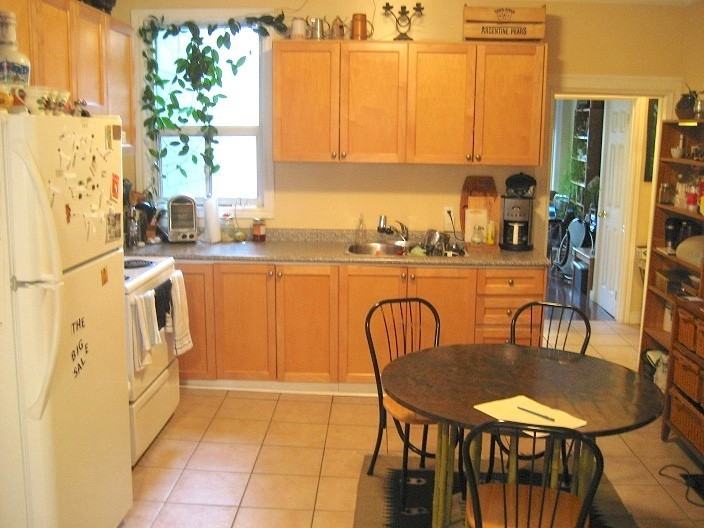 493 Dupont Street #Main - Photo 2 of 6