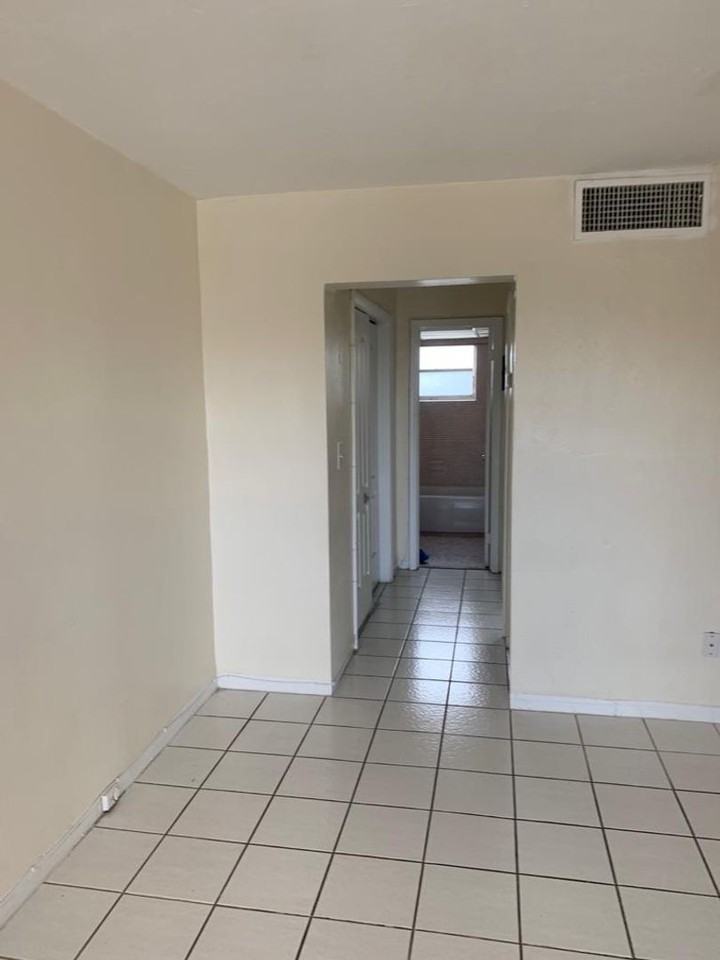 Jaclyn Apartments - Photo 2 of 11