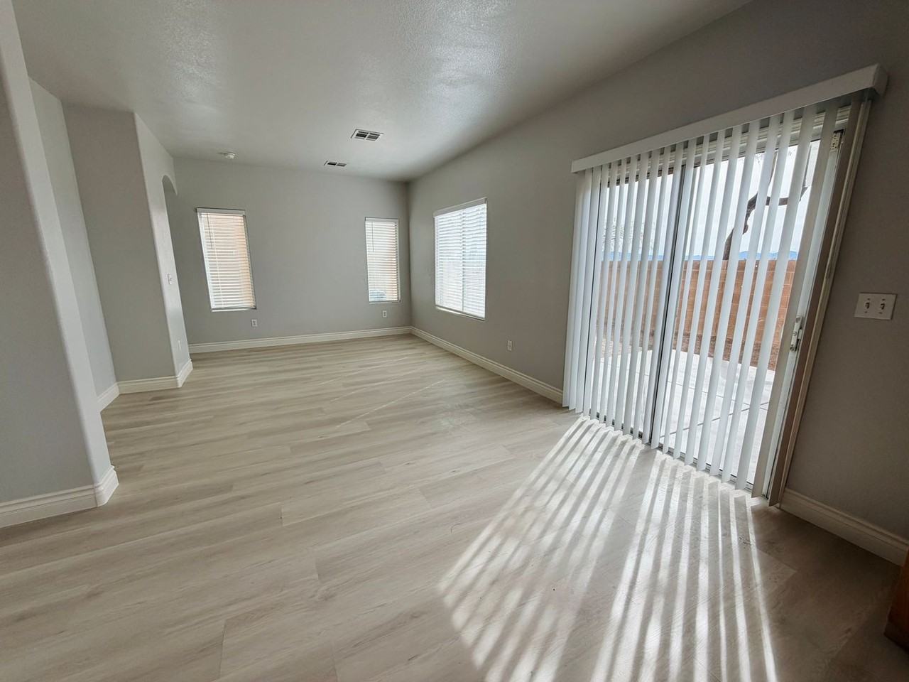 5615 Sun Temple Ave - Photo 5 of 25