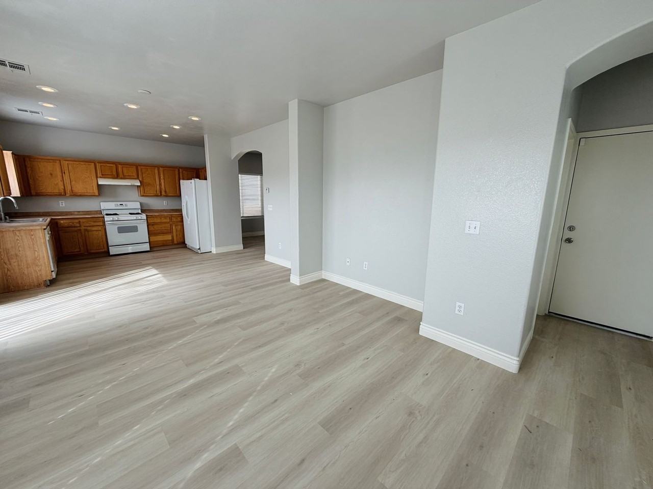 5615 Sun Temple Ave - Photo 6 of 25