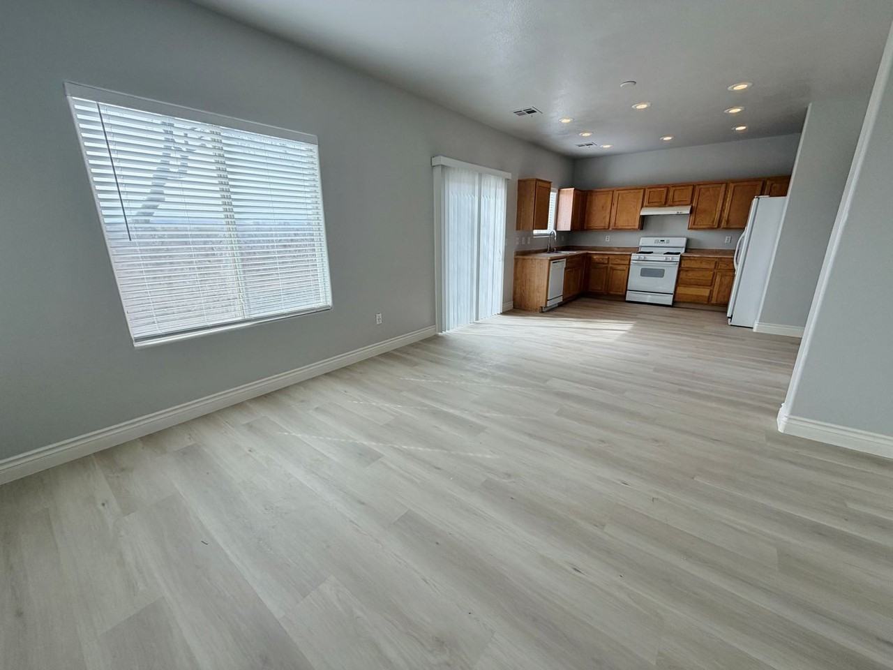 5615 Sun Temple Ave - Photo 7 of 25