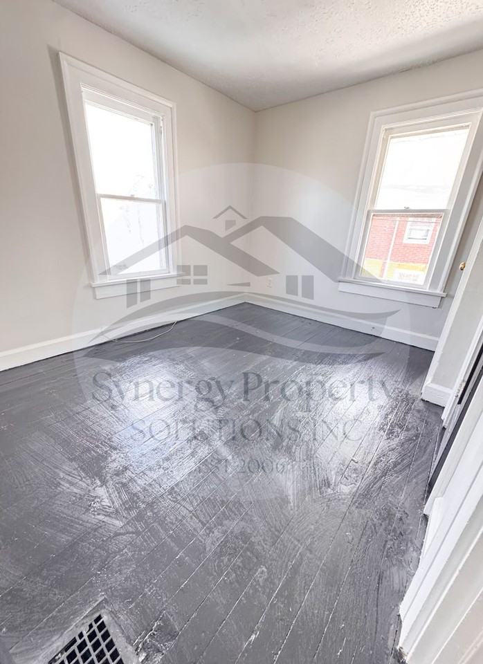 529 Summit St - Photo 5 of 19