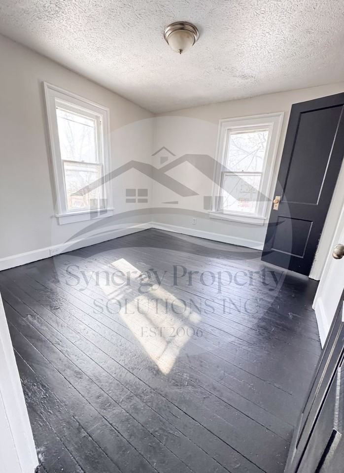 529 Summit St - Photo 7 of 19