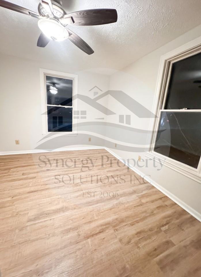 64 Mansfield Ave - Photo 3 of 12