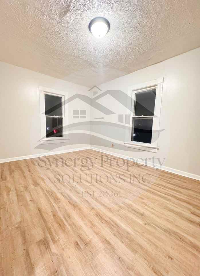 64 Mansfield Ave - Photo 5 of 12