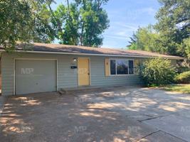 featured image of 609 W Prospect Rd