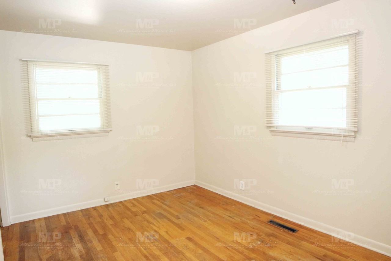 609 W Prospect Rd - Photo 4 of 15