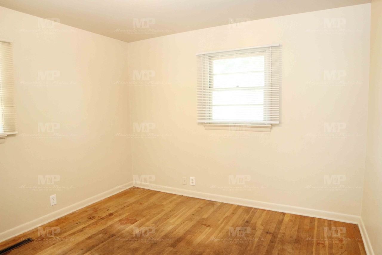 609 W Prospect Rd - Photo 6 of 15