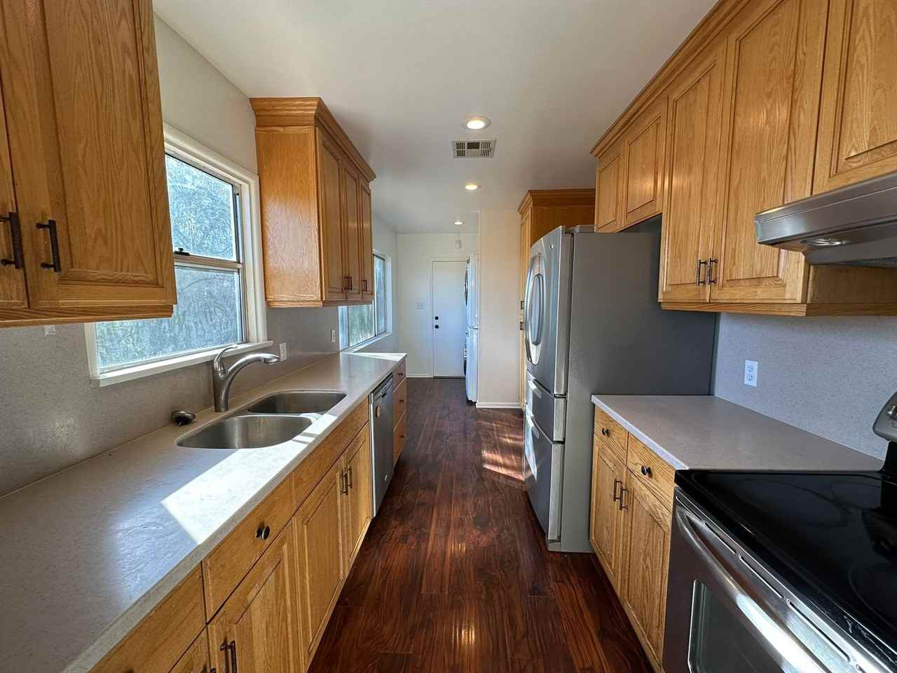 9530 Calimesa Blvd - Photo 4 of 34