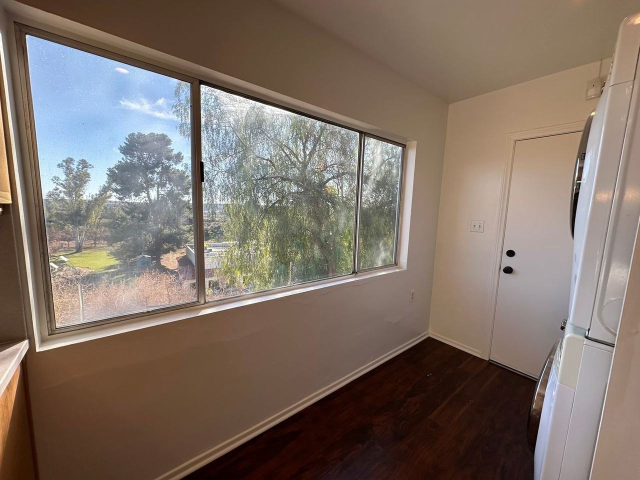 9530 Calimesa Blvd - Photo 5 of 34