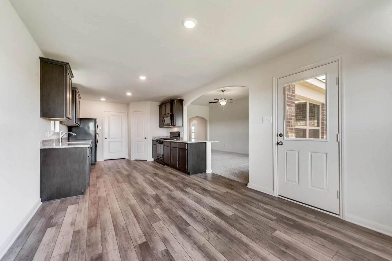 3088 Chillingham Dr - Photo 5 of 14