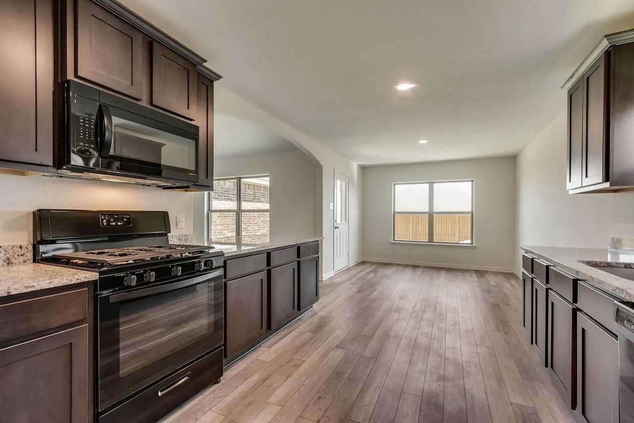 3088 Chillingham Dr - Photo 7 of 14