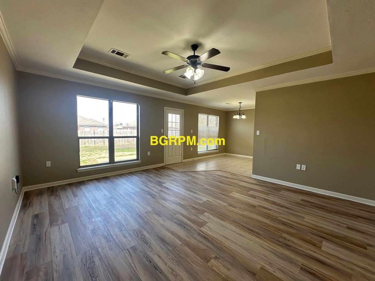 2415 Canterbury Ct - Photo 3 of 13