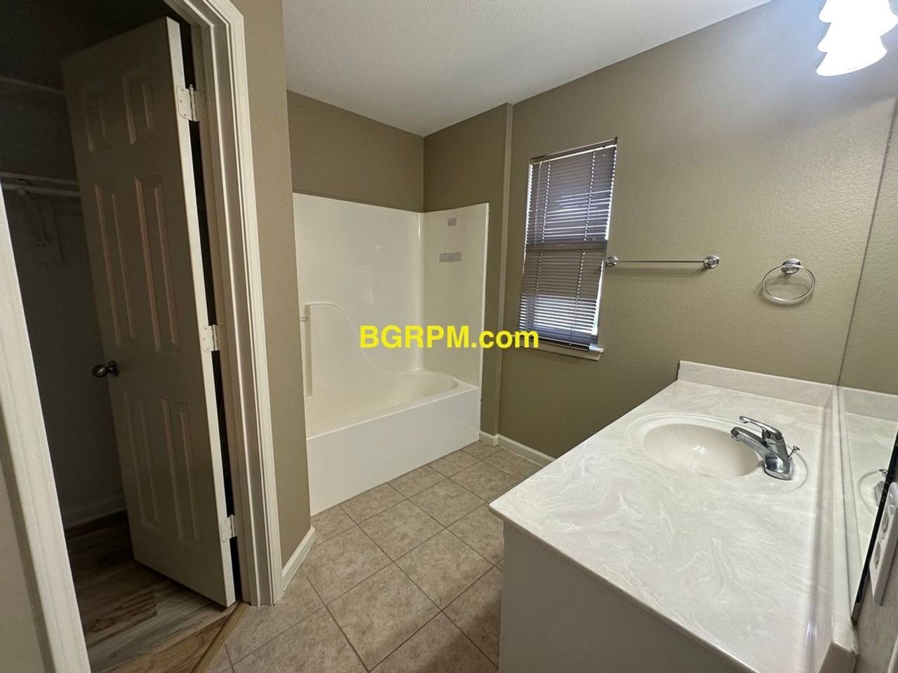 2415 Canterbury Ct - Photo 7 of 13