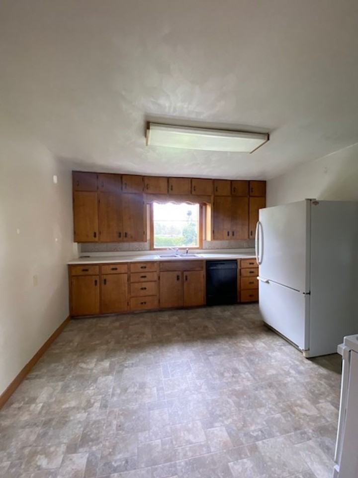 460 S 13th St - Photo 3 of 23