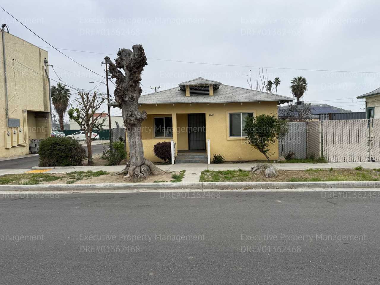 1616 10th St - Photo 2 of 3