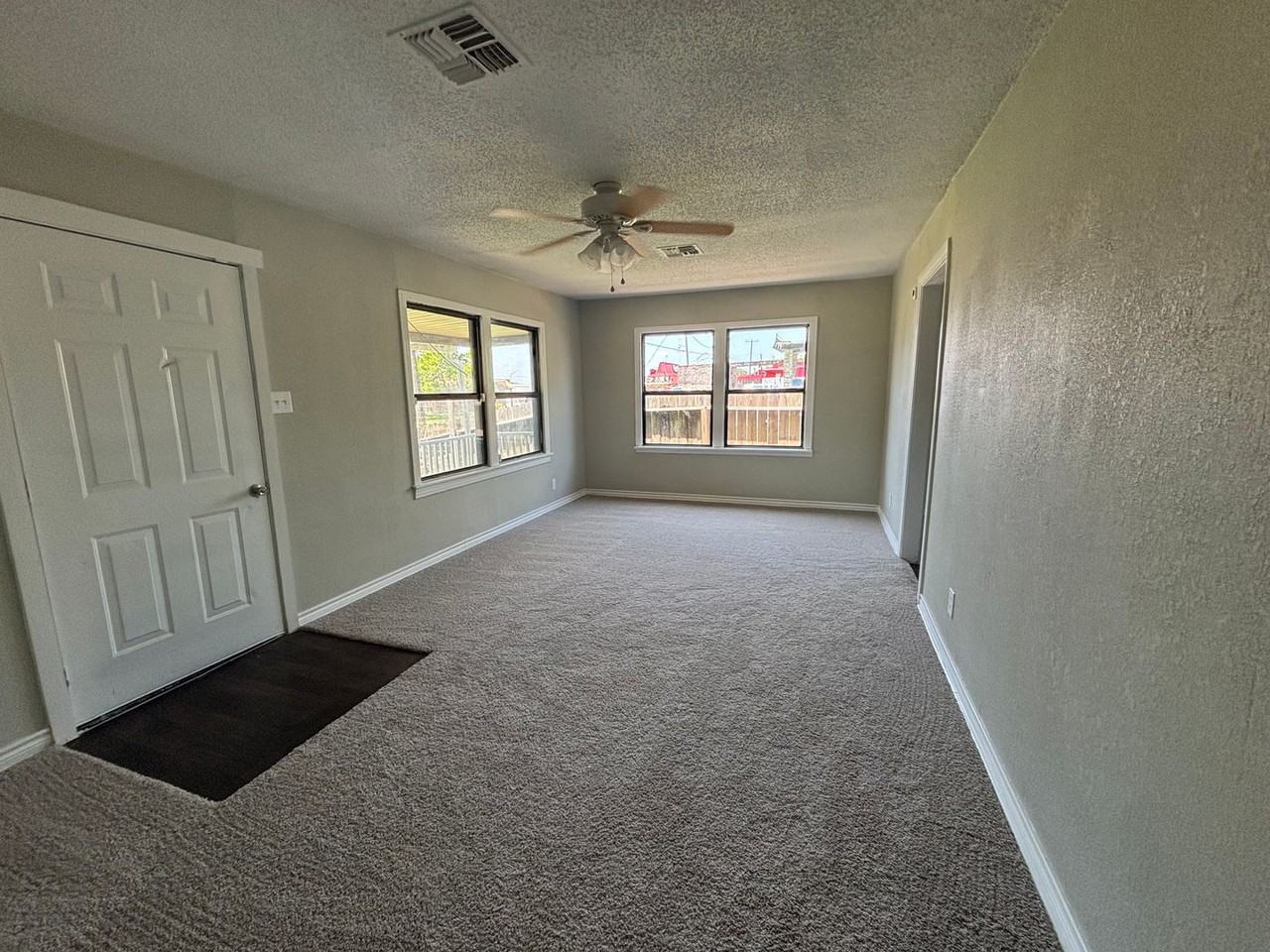 810 23rd St N - Photo 3 of 12