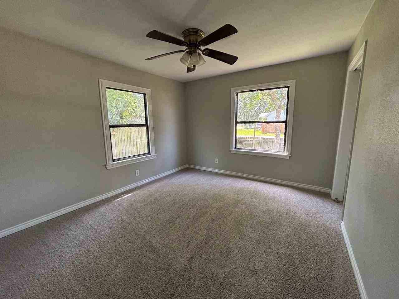 810 23rd St N - Photo 6 of 12