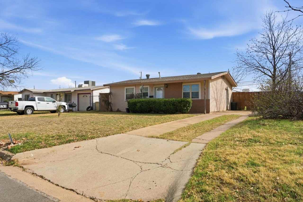 1741 Pasadena Dr