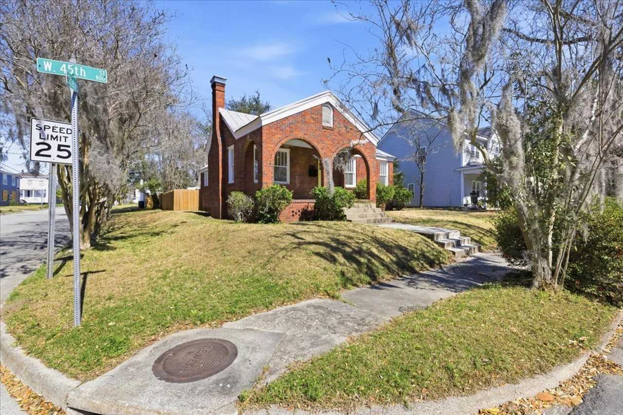 830 W 45th St - Photo 7 of 37