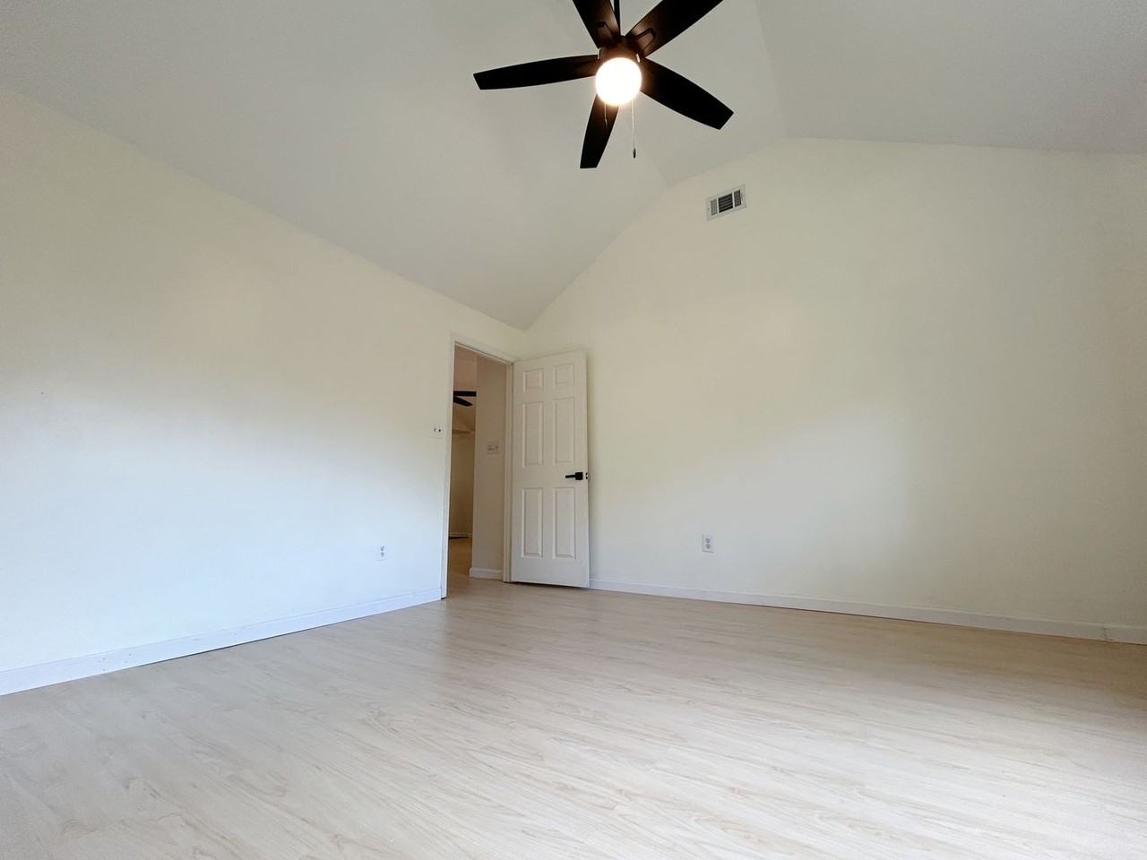 2241 Prytania Cir - Photo 5 of 13