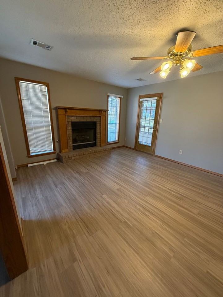 2407 Linda Ct - Photo 2 of 12