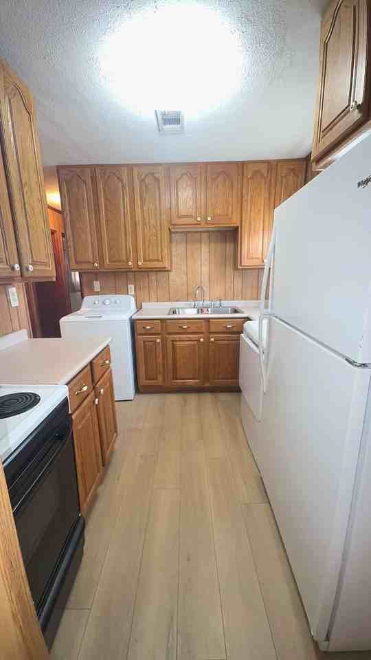 806 S 11th St - Photo 2 of 18