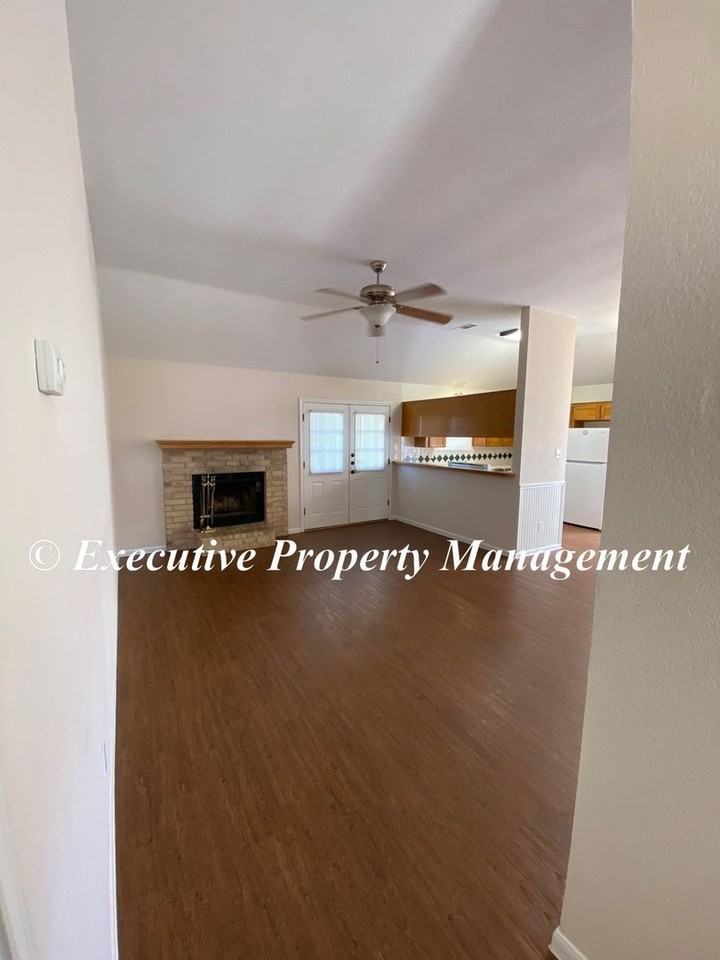 917 Whirlaway Dr - Photo 4 of 25