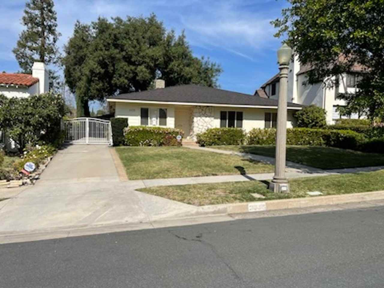 2335 Cumberland Rd - Photo 2 of 35