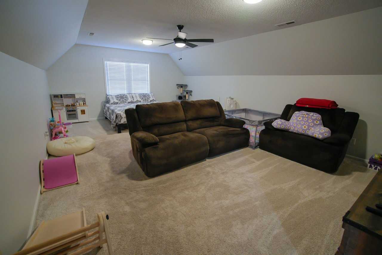 218 English Walnut Dr - Photo 2 of 14