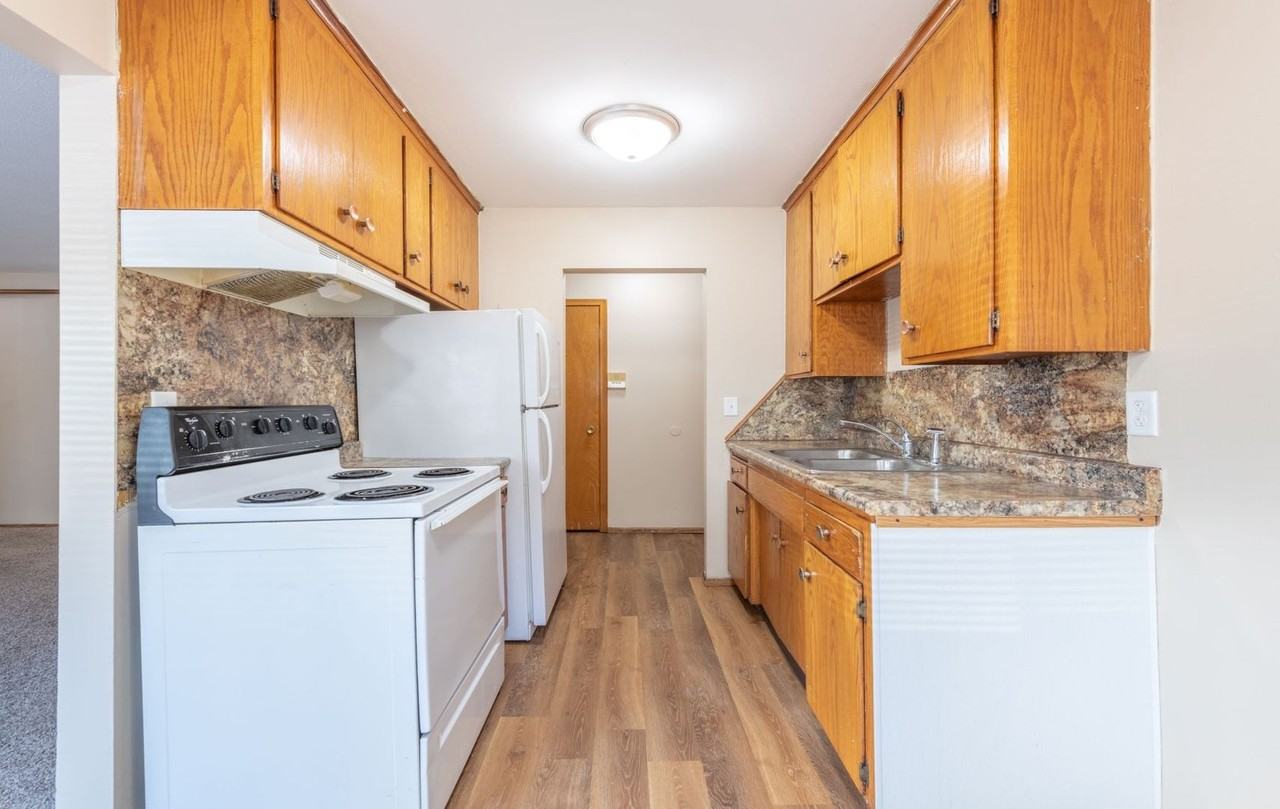 Hyde Park Apartments - Photo 2 of 6