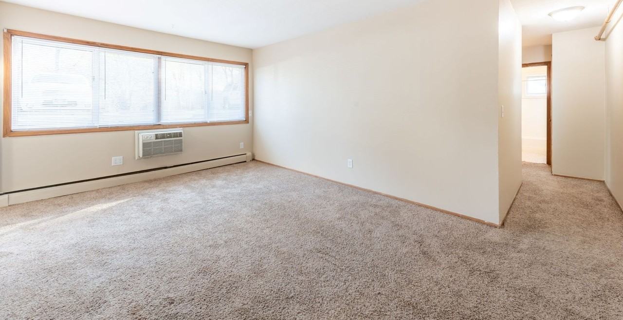 Hyde Park Apartments - Photo 3 of 6