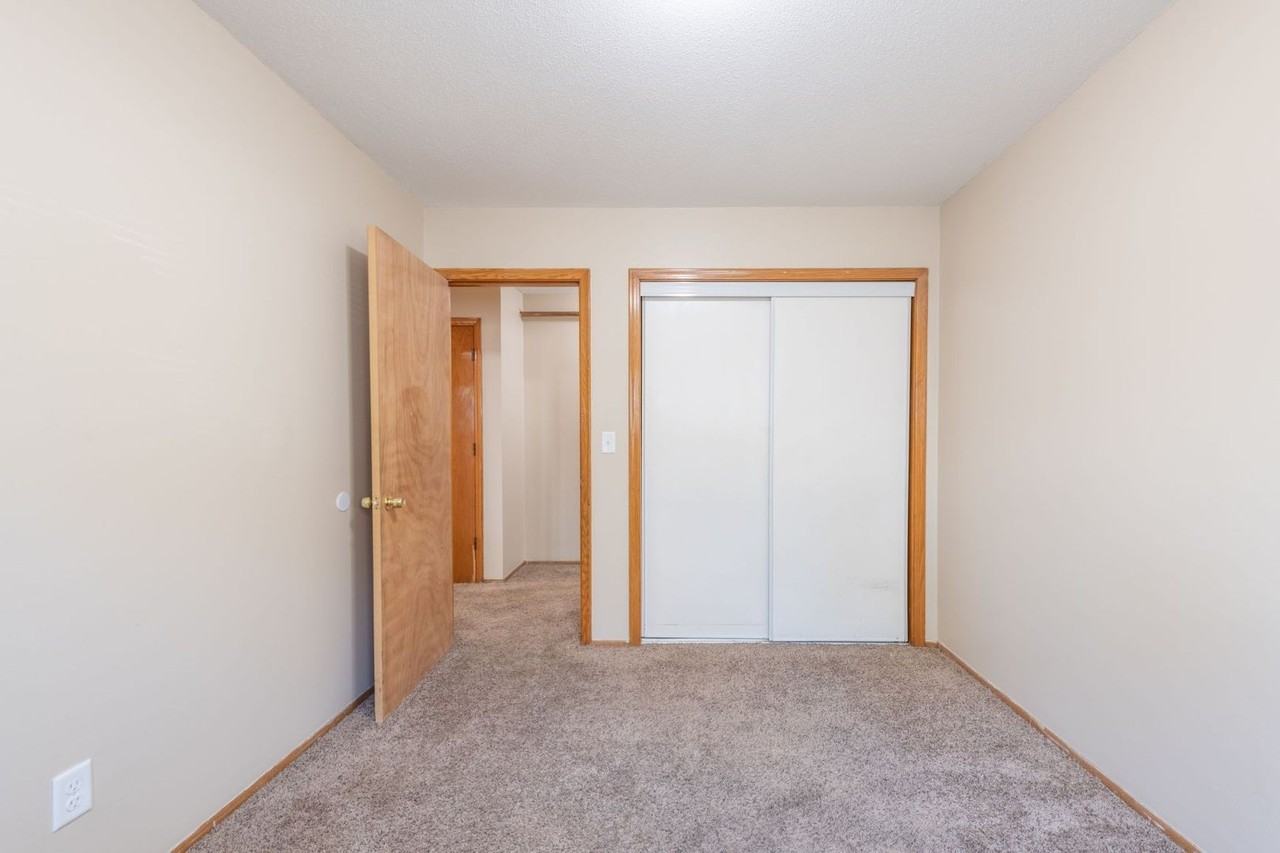 Hyde Park Apartments - Photo 4 of 6