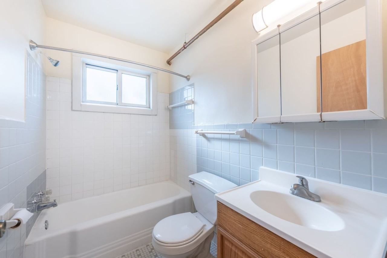 Hyde Park Apartments - Photo 5 of 6