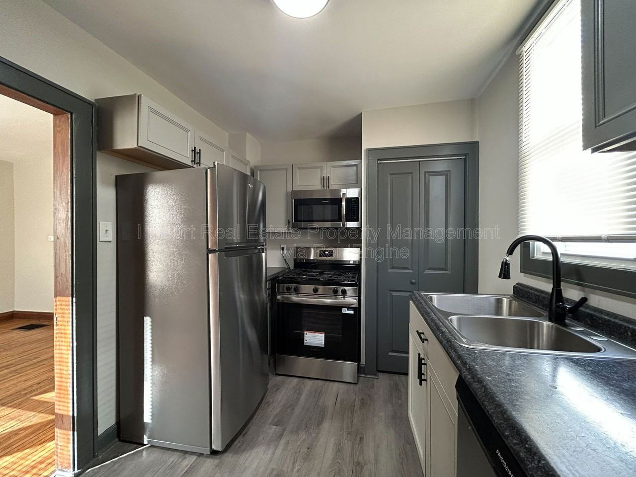 1215 Sullivant Ave - Photo 3 of 40